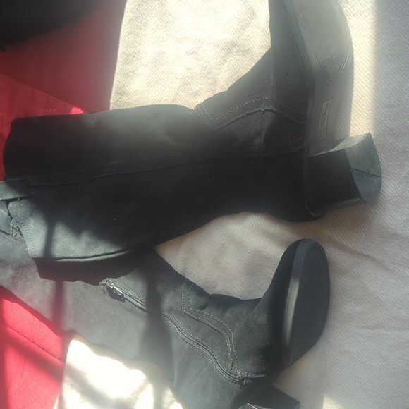 boots - Picture 2 of 5